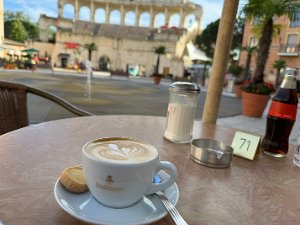 17. Oktober Anreise - Hotel und Resort Einreise, Hotelzimmer und Hotelresort mit Wassershows