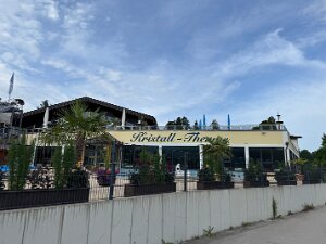 Königliche Kristall-Therme Therme mit bis zu 24%iger Sole, Poolbar und auch gutem Speisenangebot. Webseite