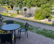 IMG_4196 Unsere Frühstücks-Sonnenterrasse im Hintergrund